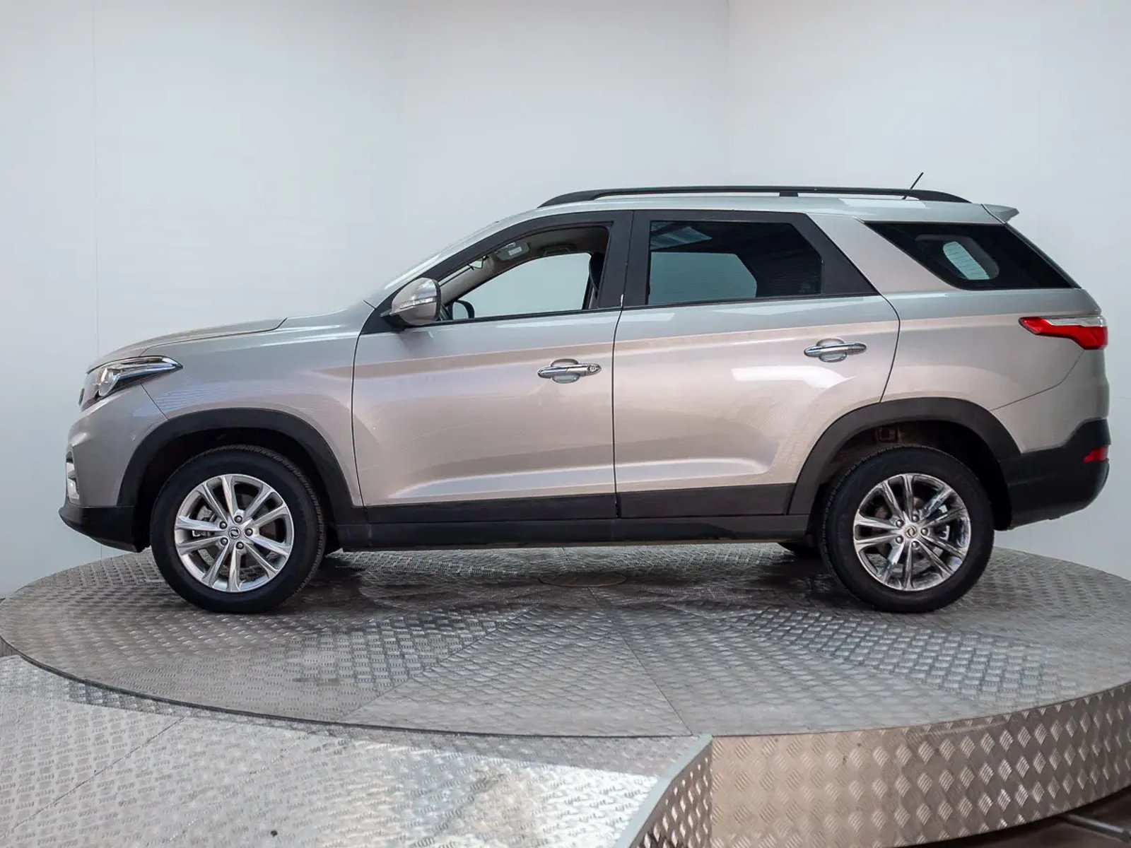 DFSK SUV 560 2023 - Imagen 9 de 16