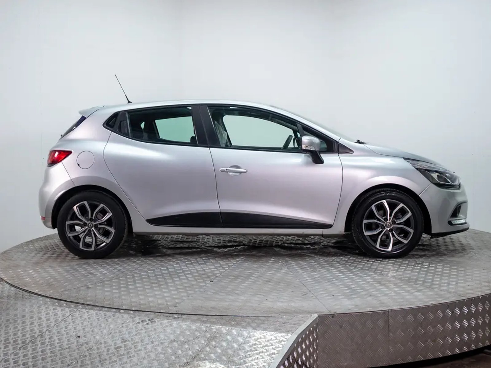 RENAULT CLIO 2017 - Imagen 11 de 18
