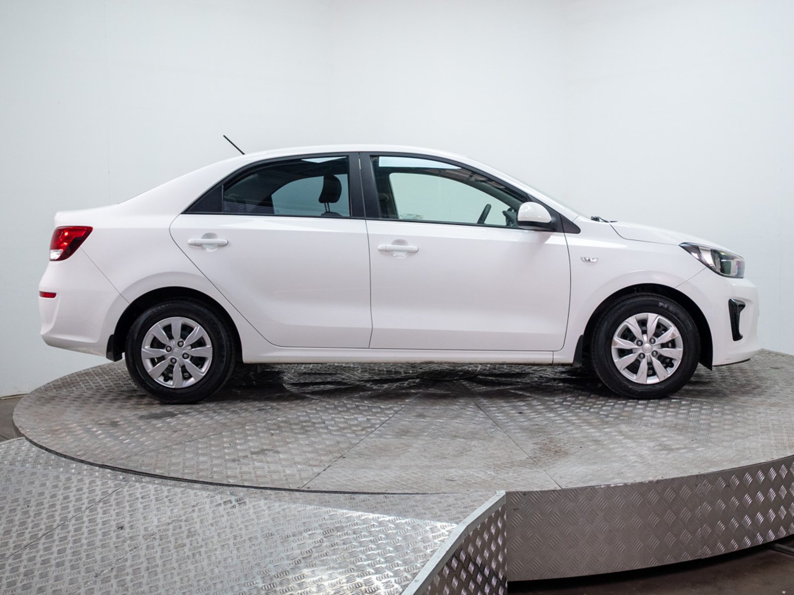 KIA SOLUTO 2023 - Imagen 7 de 18