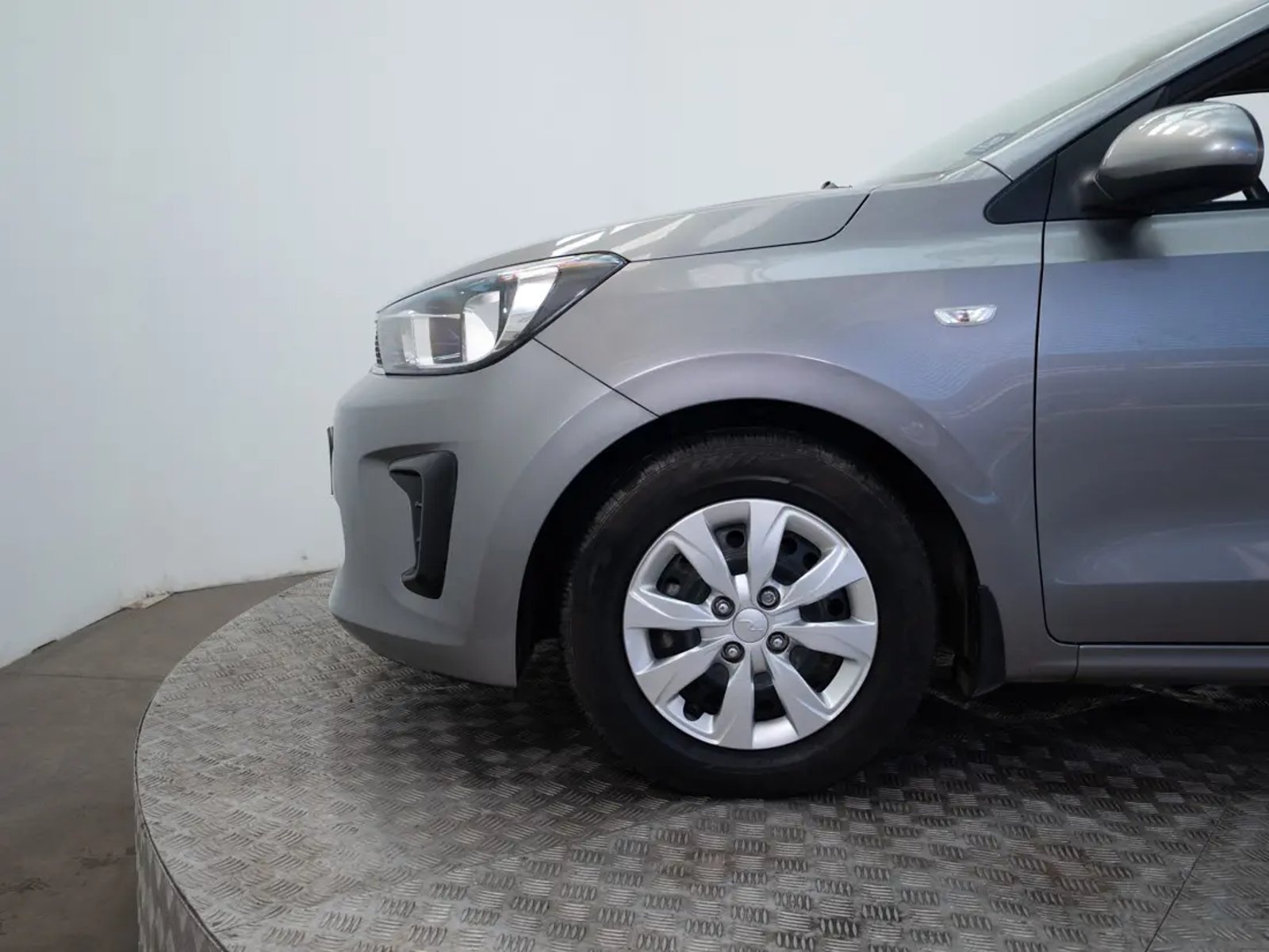 Kia SOLUTO 2023 - Imagen 17 de 20