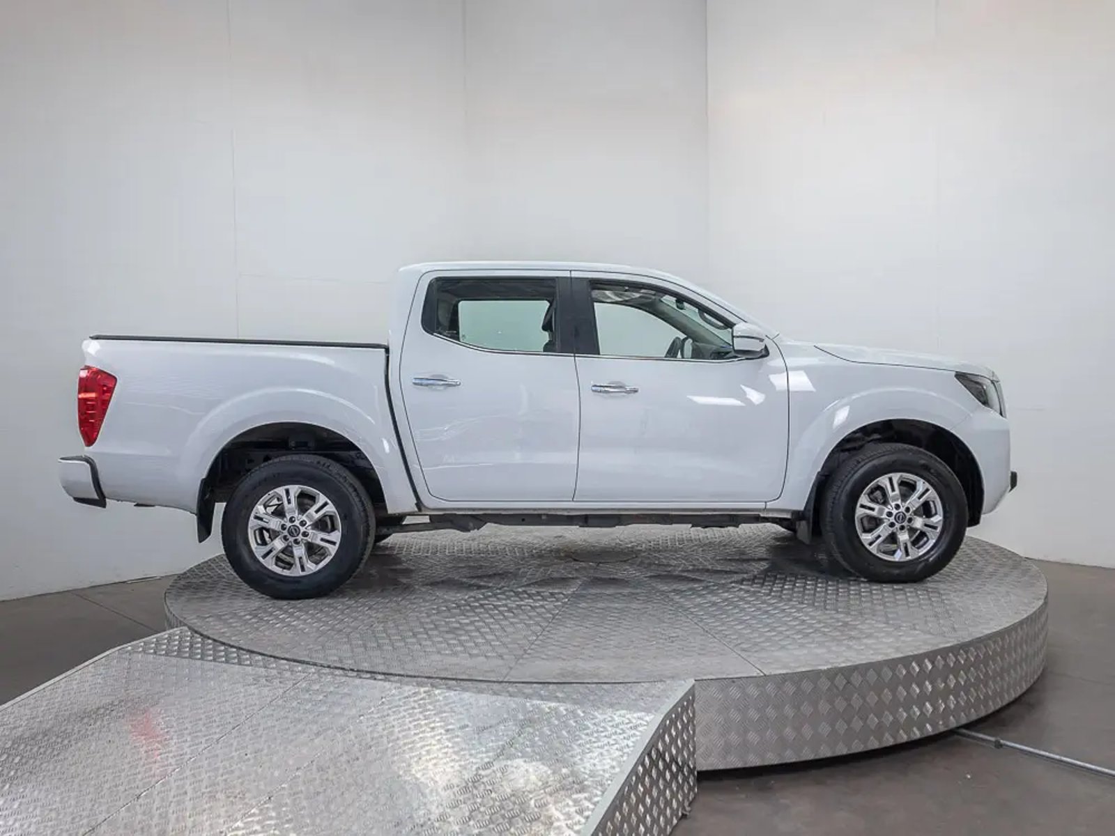 NISSAN NAVARA 2024 - Imagen 7 de 17