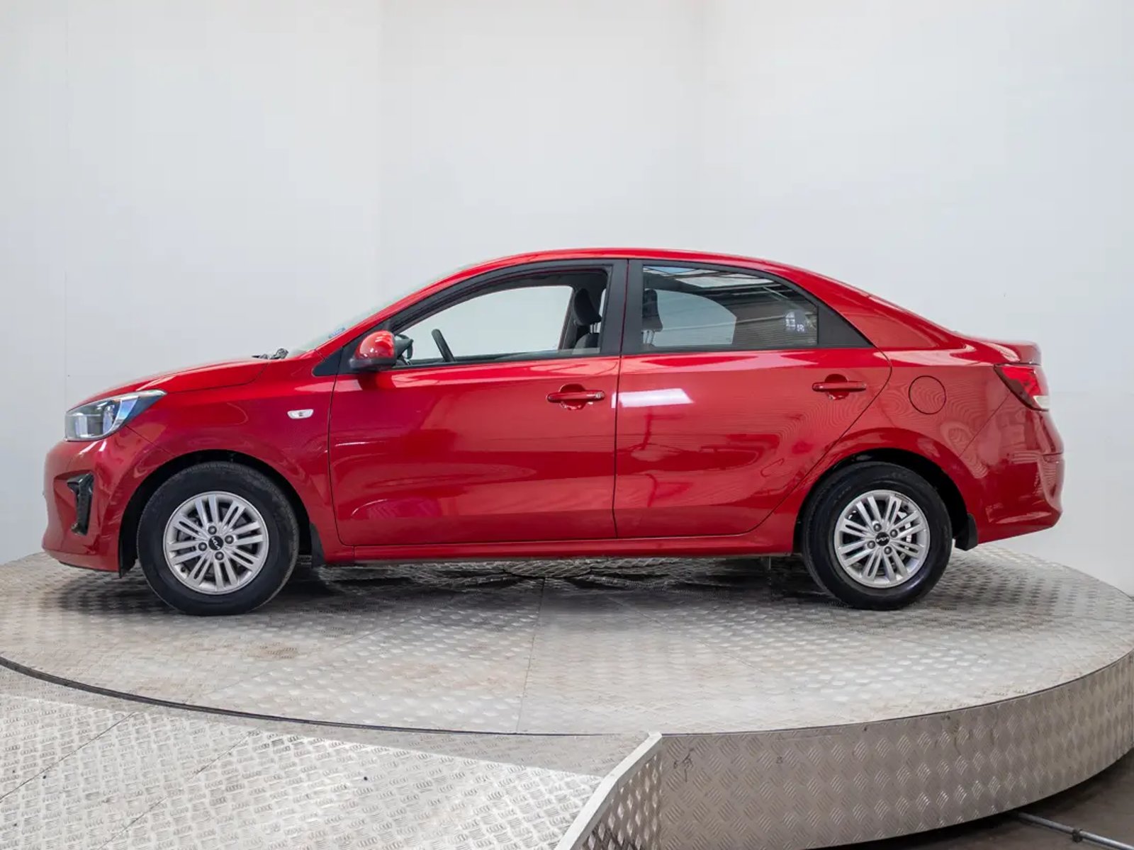 Kia SOLUTO 2024 - Foto 4 de 19