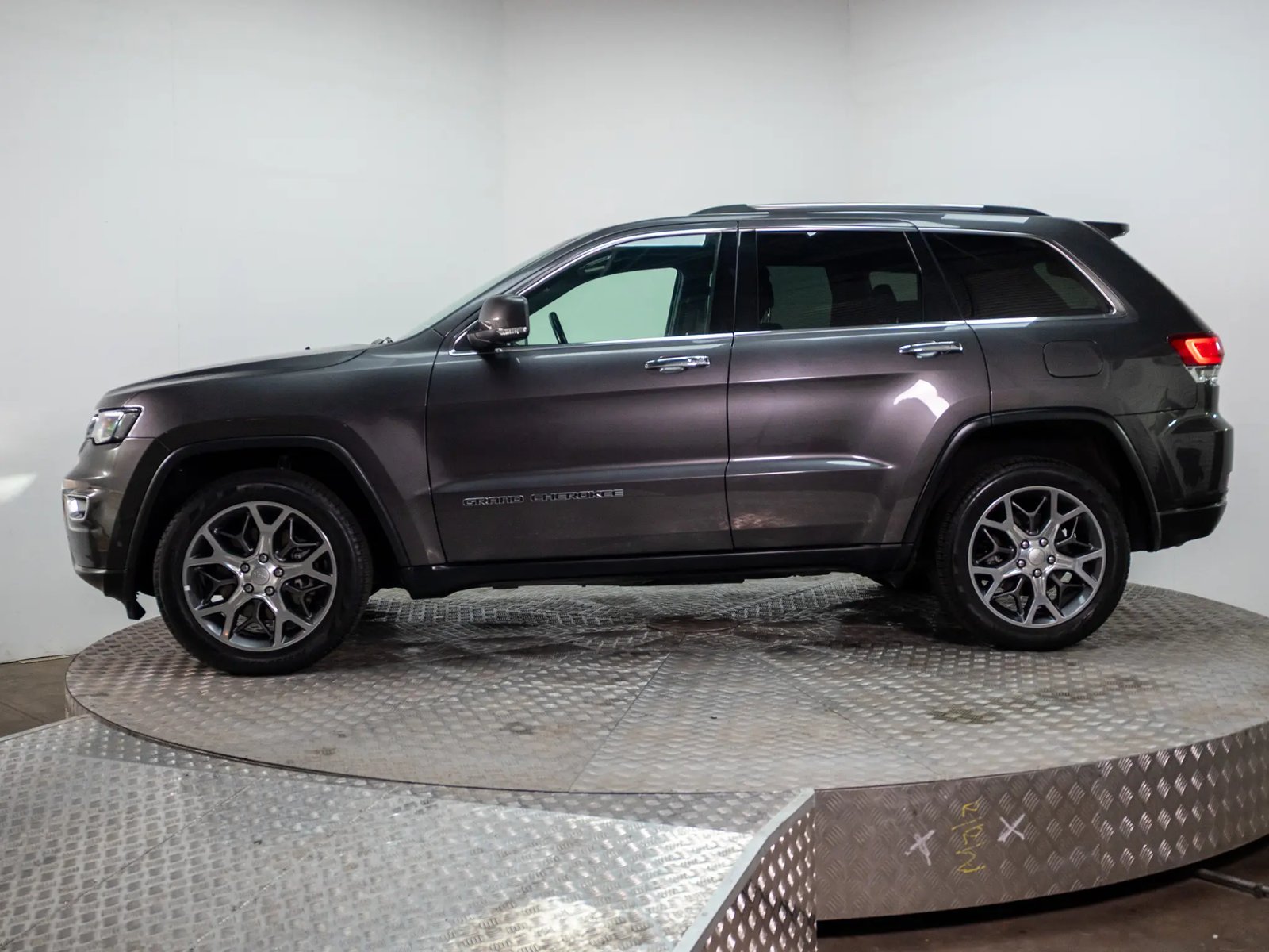 JEEP GRAND CHEROKEE 2021 - Imagen 11 de 16