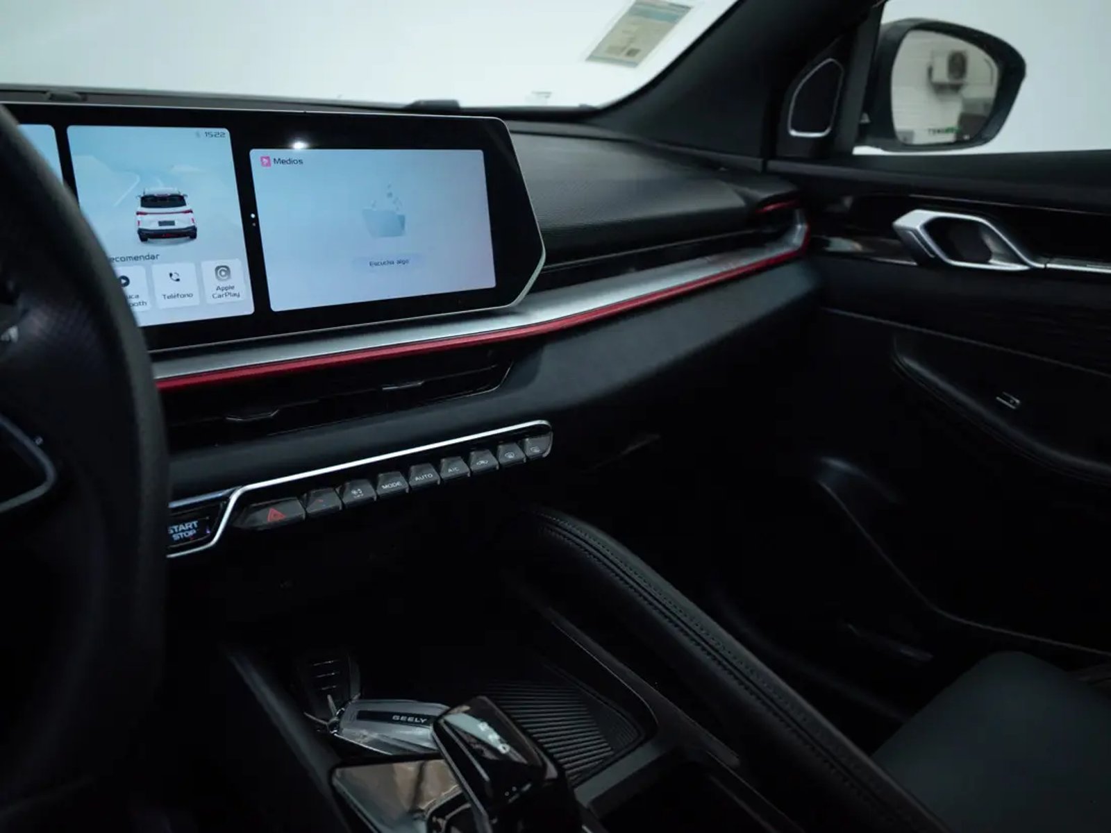 GEELY COOLRAY 2025 - Imagen 14 de 18