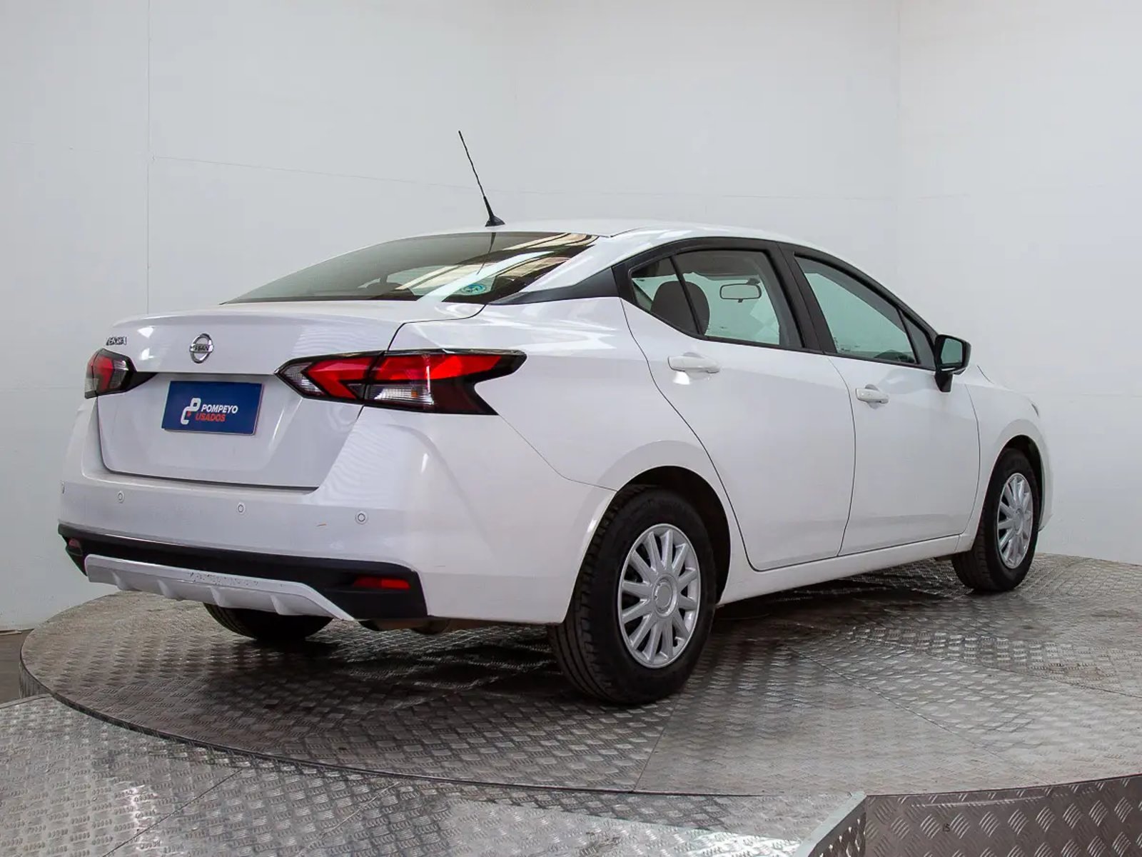 NISSAN VERSA 2023 - Imagen 8 de 17