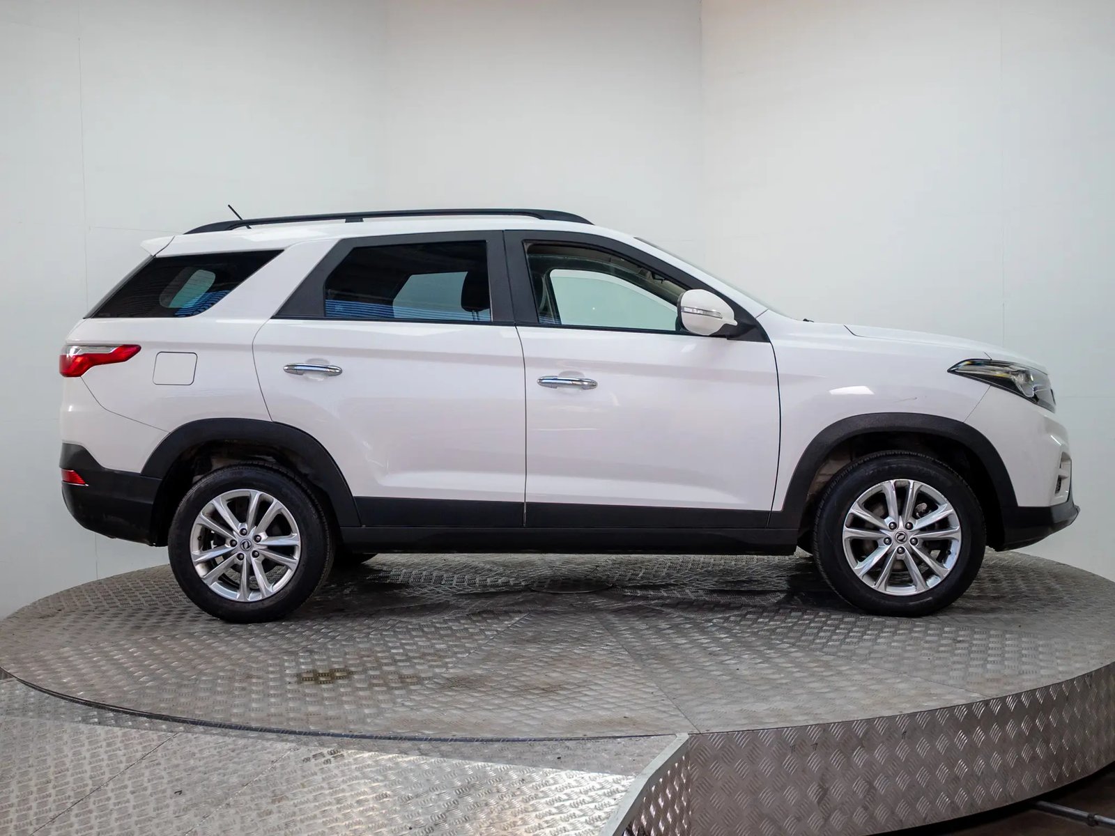 DFSK SUV 560 2023 - Imagen 6 de 18