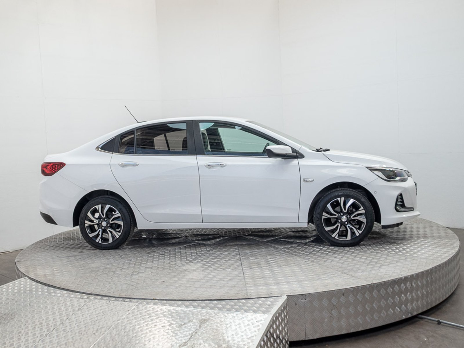 CHEVROLET ONIX 2023 - Imagen 5 de 16
