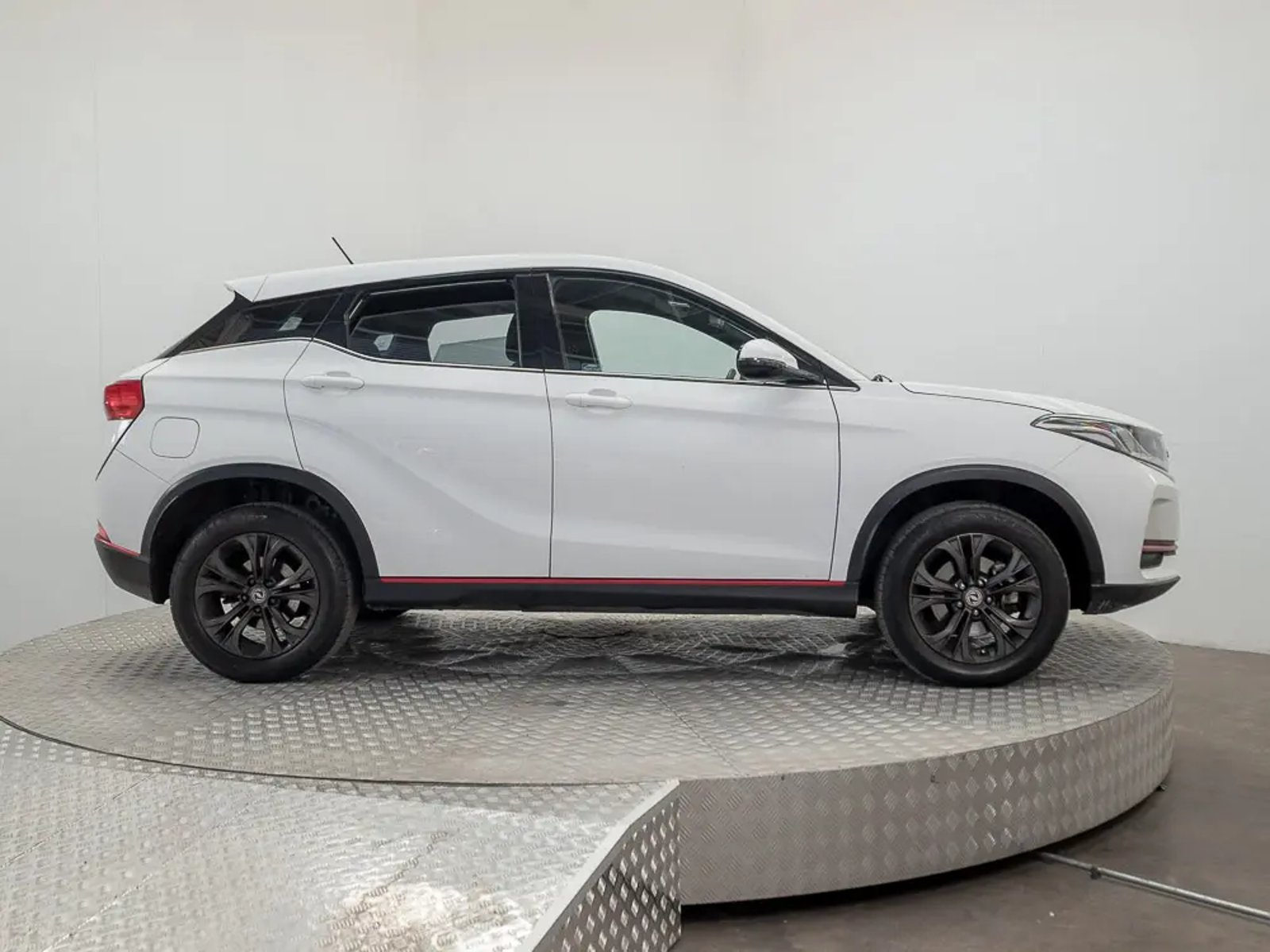 DFSK SUV 500 2023 - Imagen 3 de 17