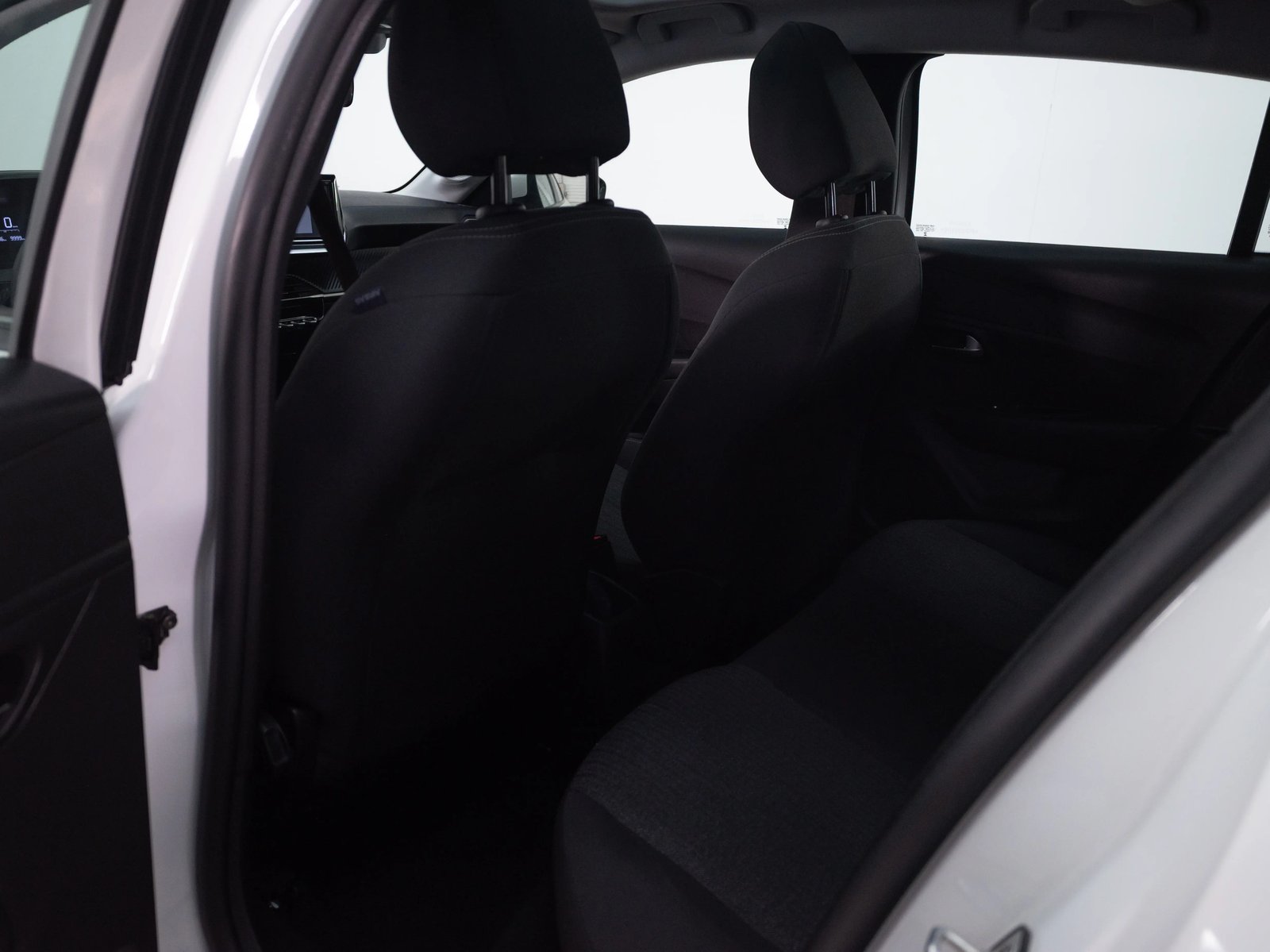 PEUGEOT 208 2023 - Imagen 16 de 18