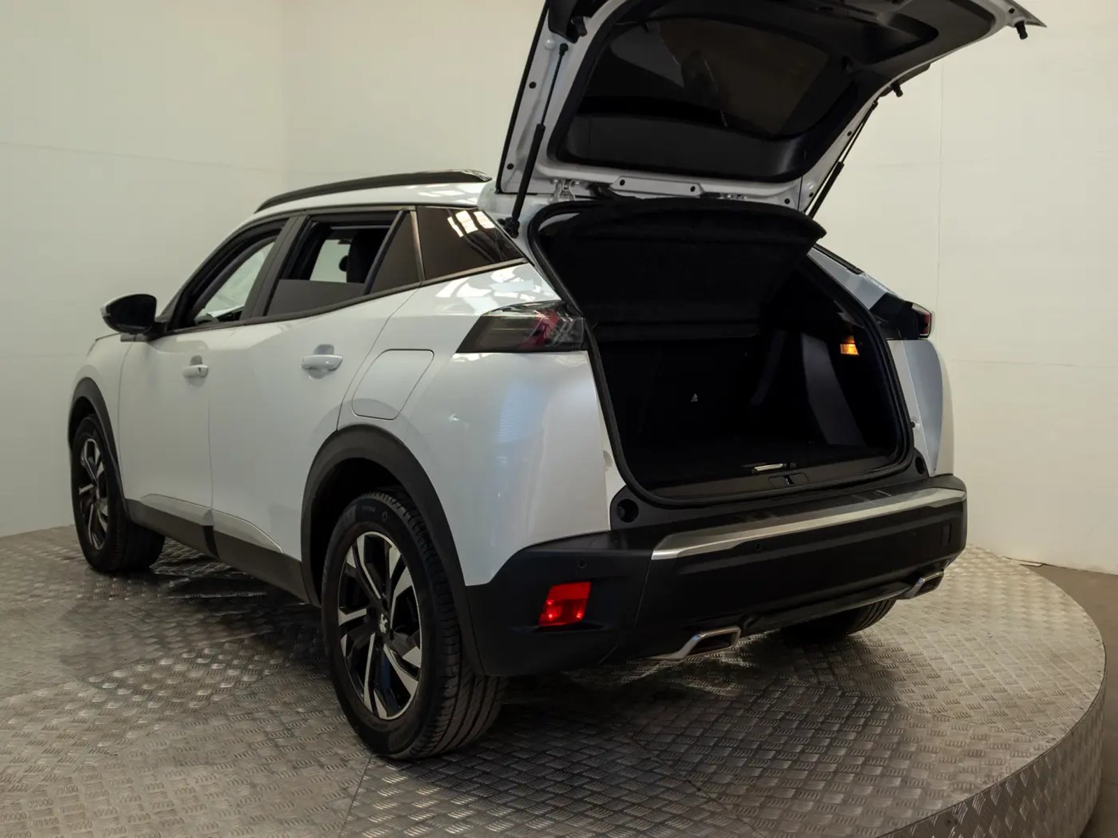 PEUGEOT 2008 2022 - Imagen 10 de 17