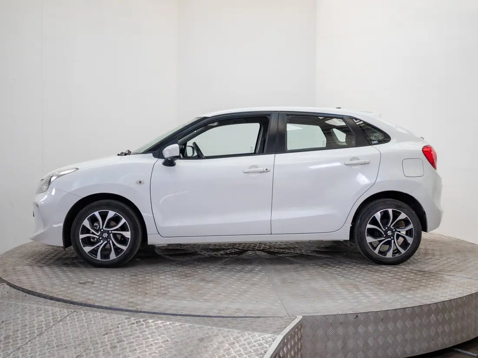 Suzuki BALENO 2020 - Foto 4 de 19