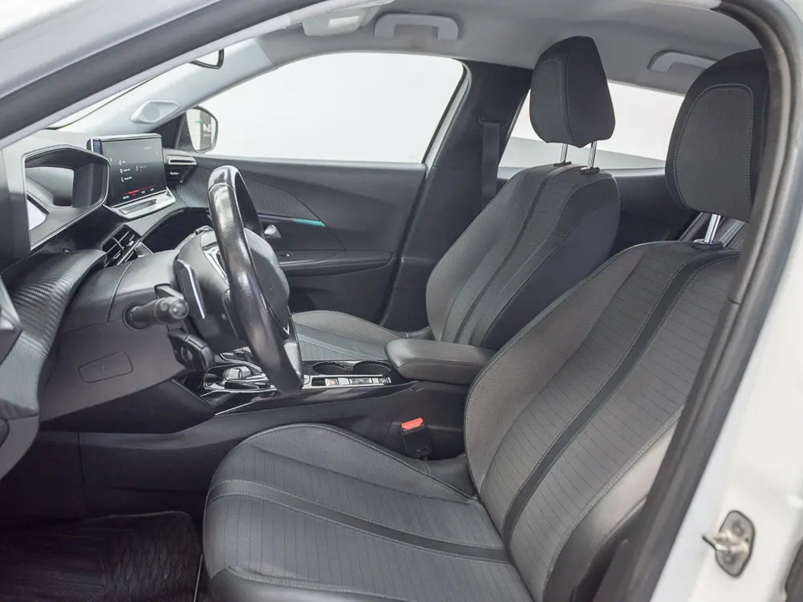 PEUGEOT 2008 2021 - Imagen 12 de 16