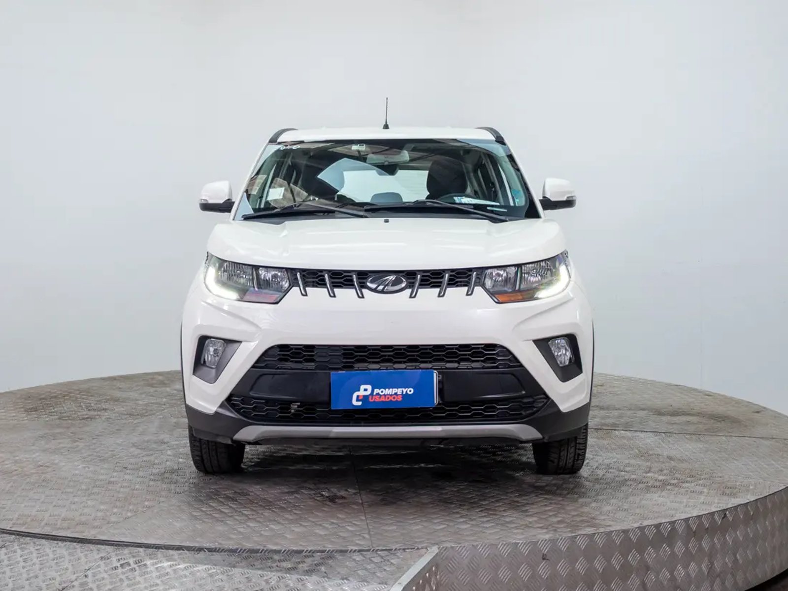 Mahindra KUV100 2021 - Foto 2 de 18