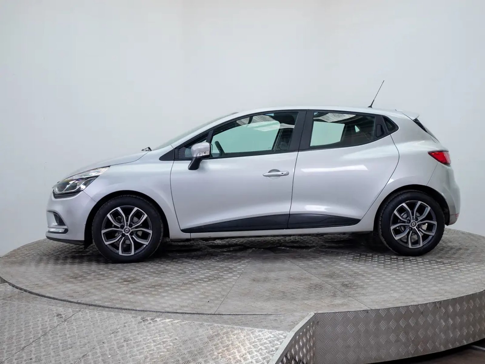 Renault CLIO 2018 - Imagen 3 de 20