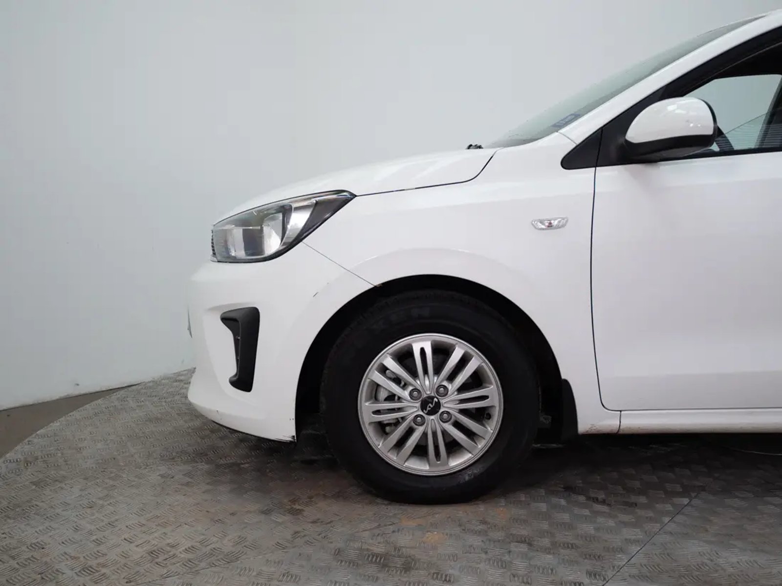 Kia SOLUTO 2024 - Imagen 17 de 20