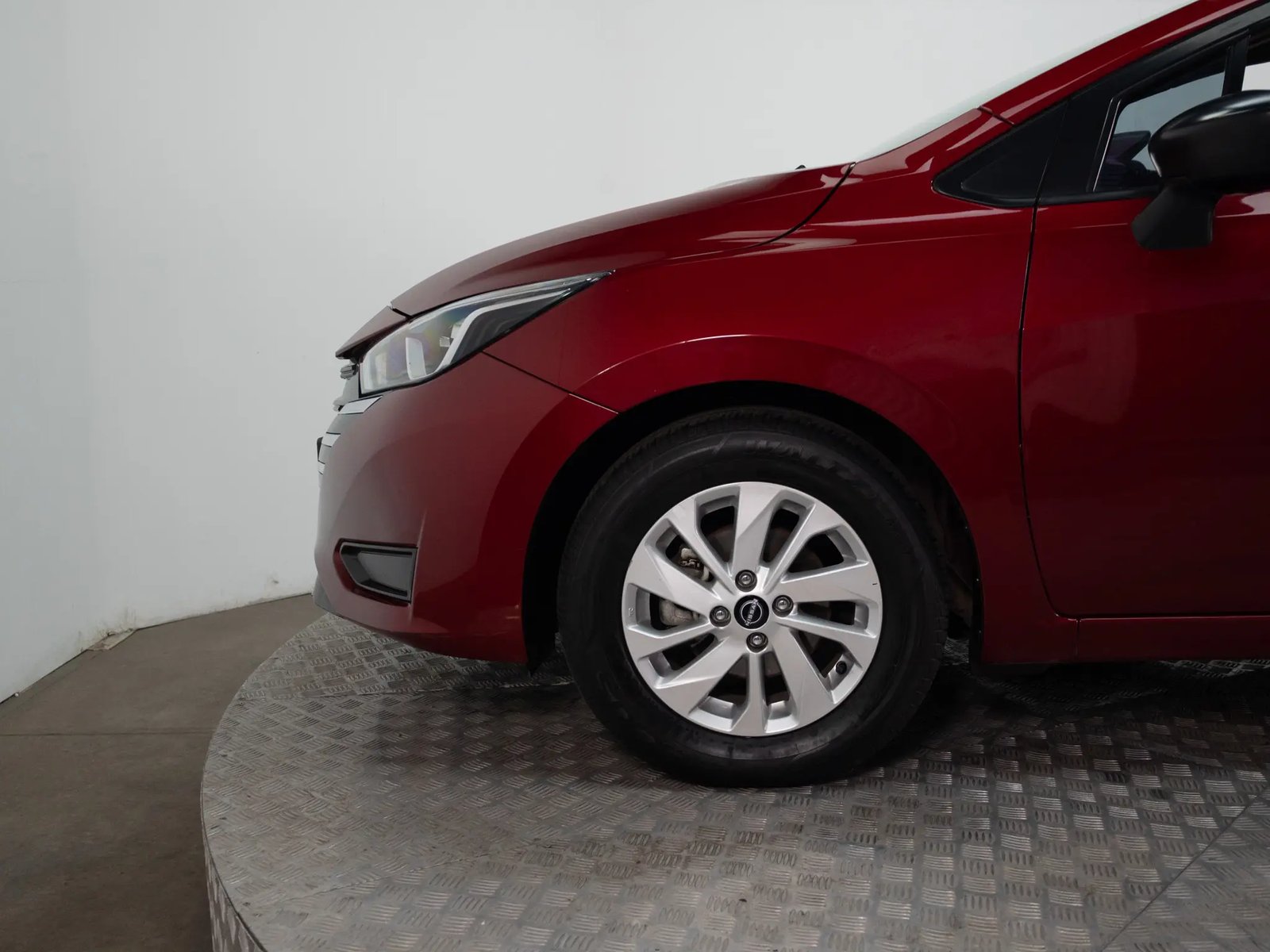 NISSAN VERSA 2025 - Imagen 17 de 19