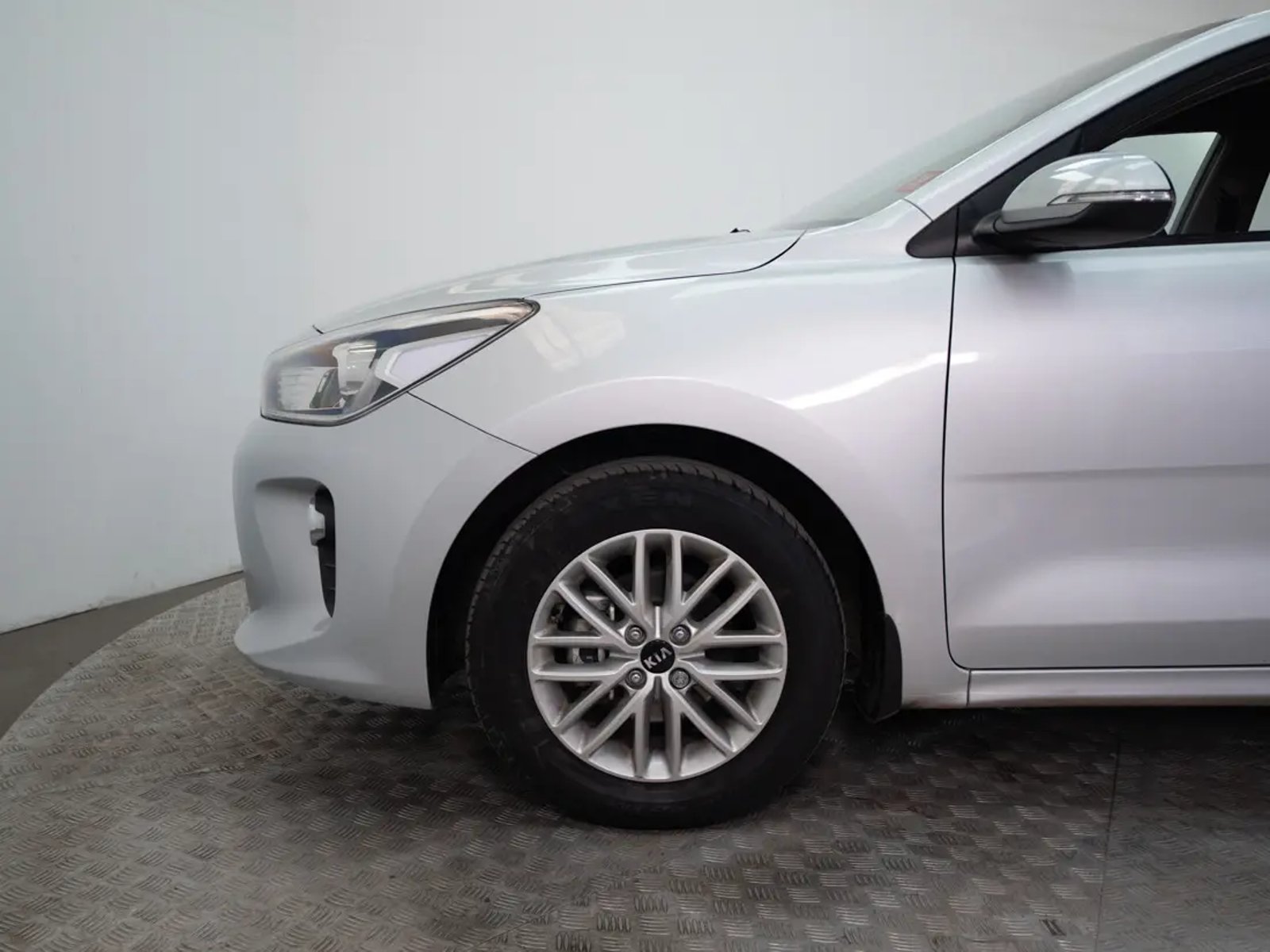 Kia RIO 5 2020 - Imagen 17 de 20