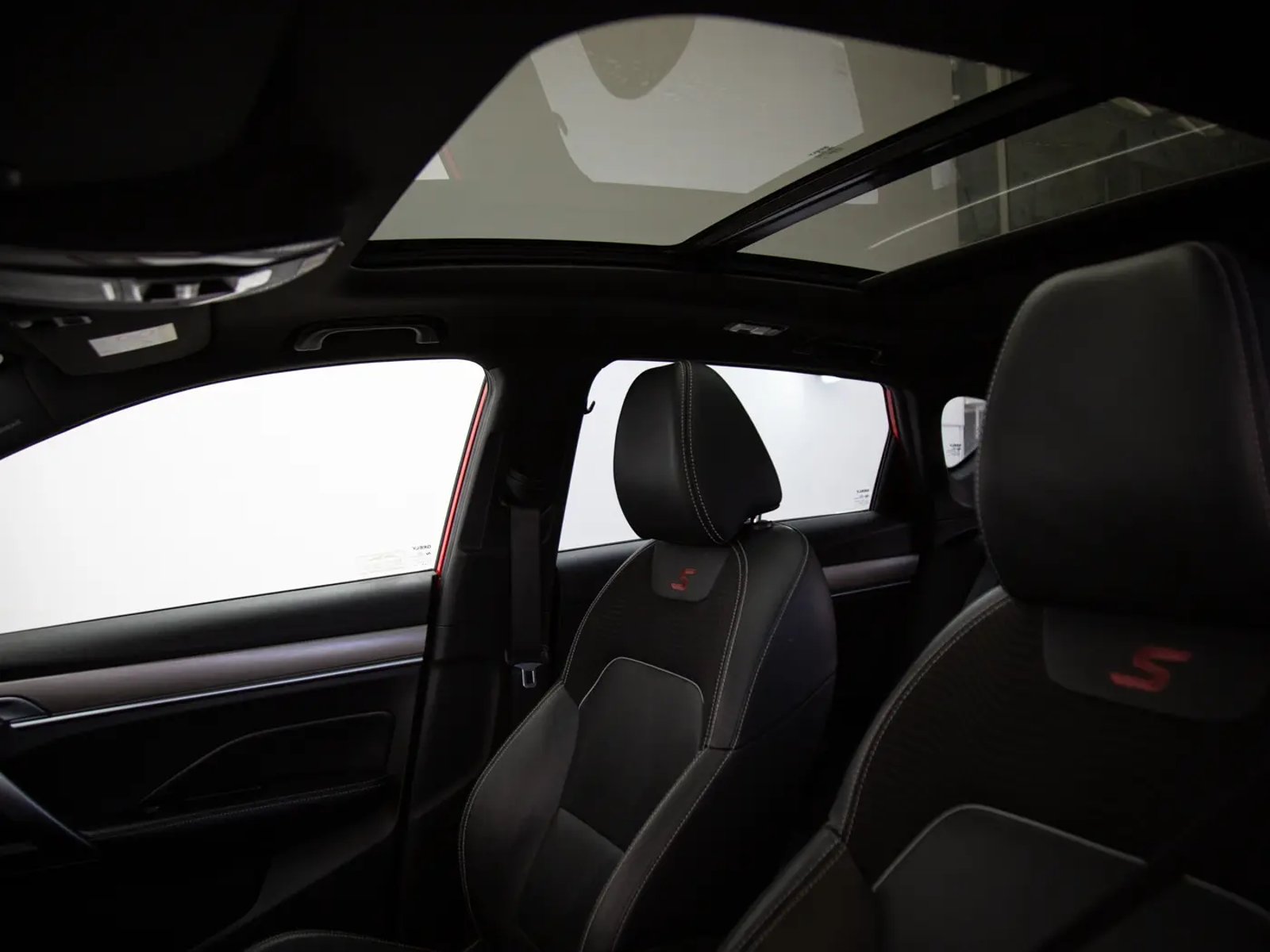 GEELY COOLRAY 2023 - Imagen 18 de 20