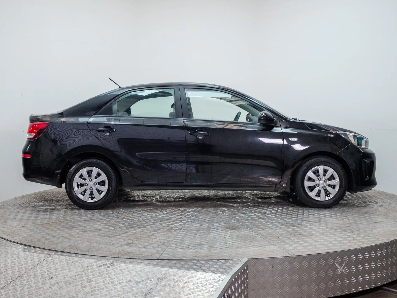 KIA SOLUTO 2023 - Imagen 9 de 17