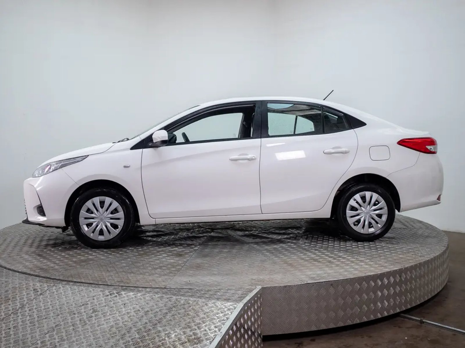 Toyota YARIS 2022 - Imagen 4 de 20