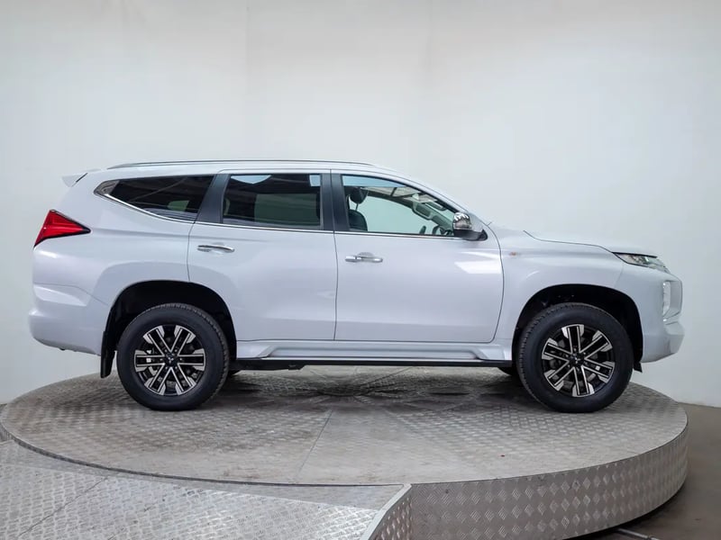 Mitsubishi MONTERO SPORT 2024 - Imagen 8 de 19
