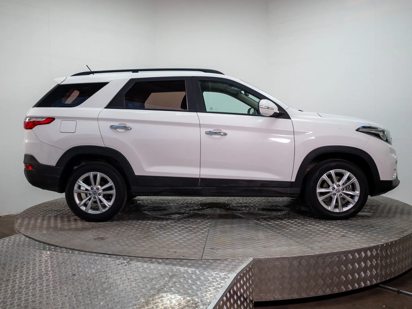 DFSK SUV 560 2022 - Imagen 10 de 16