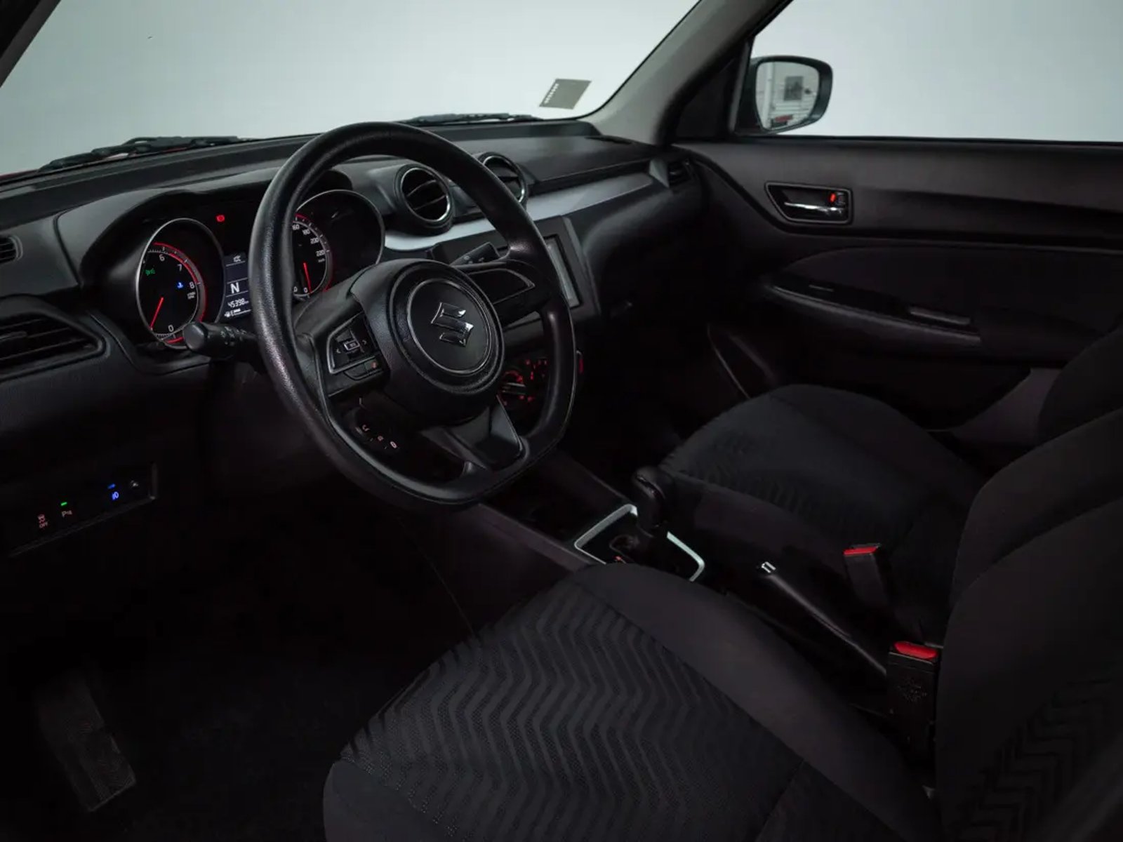 Suzuki SWIFT 2023 - Imagen 17 de 19