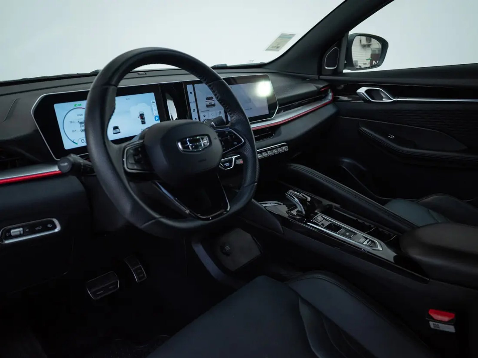 GEELY COOLRAY 2025 - Imagen 13 de 18