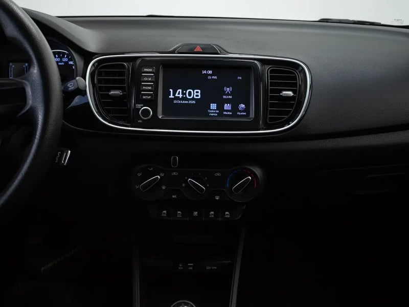 Kia SOLUTO 2024 - Imagen 16 de 20