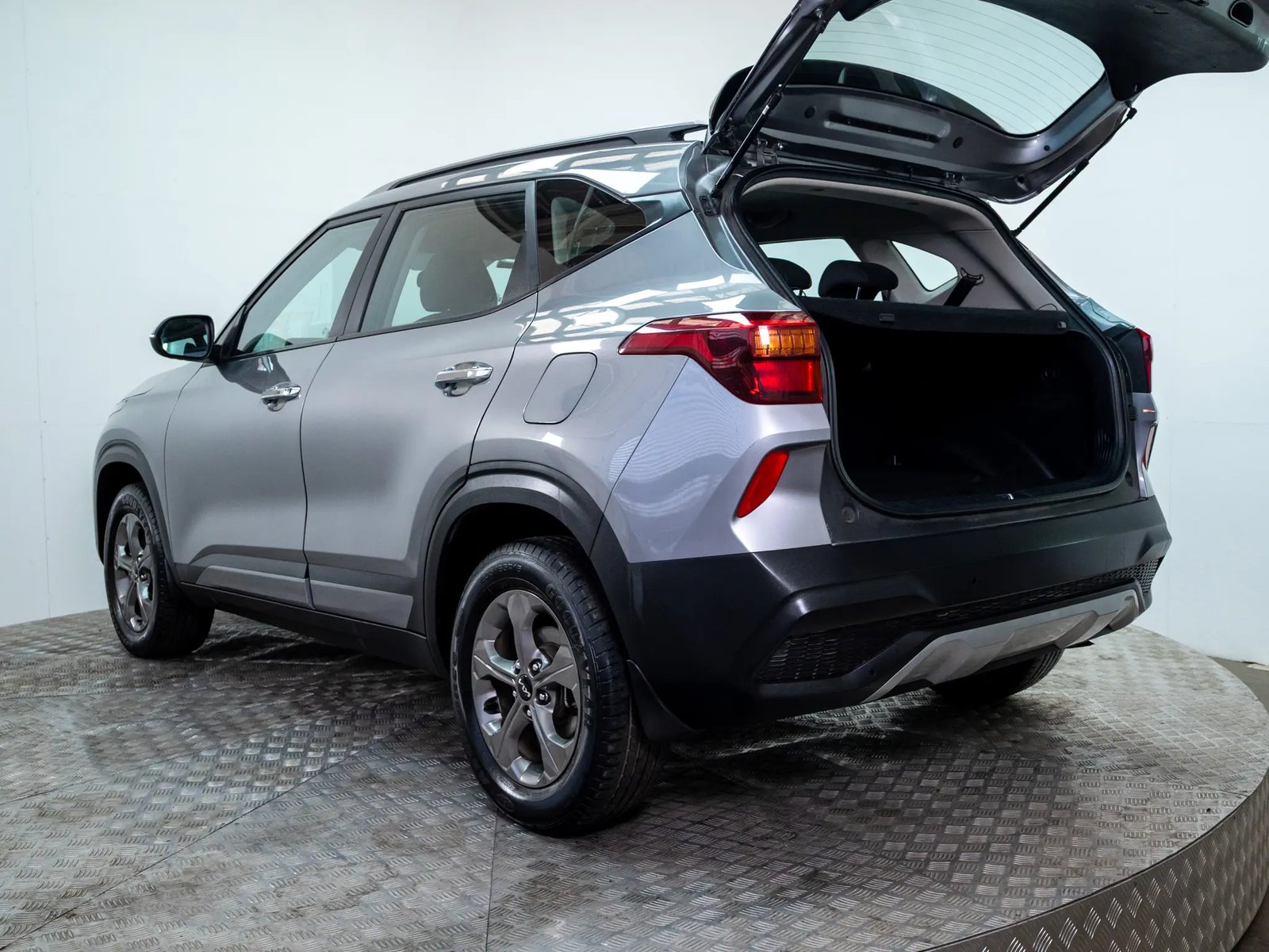 KIA SELTOS 2023 - Imagen 10 de 17