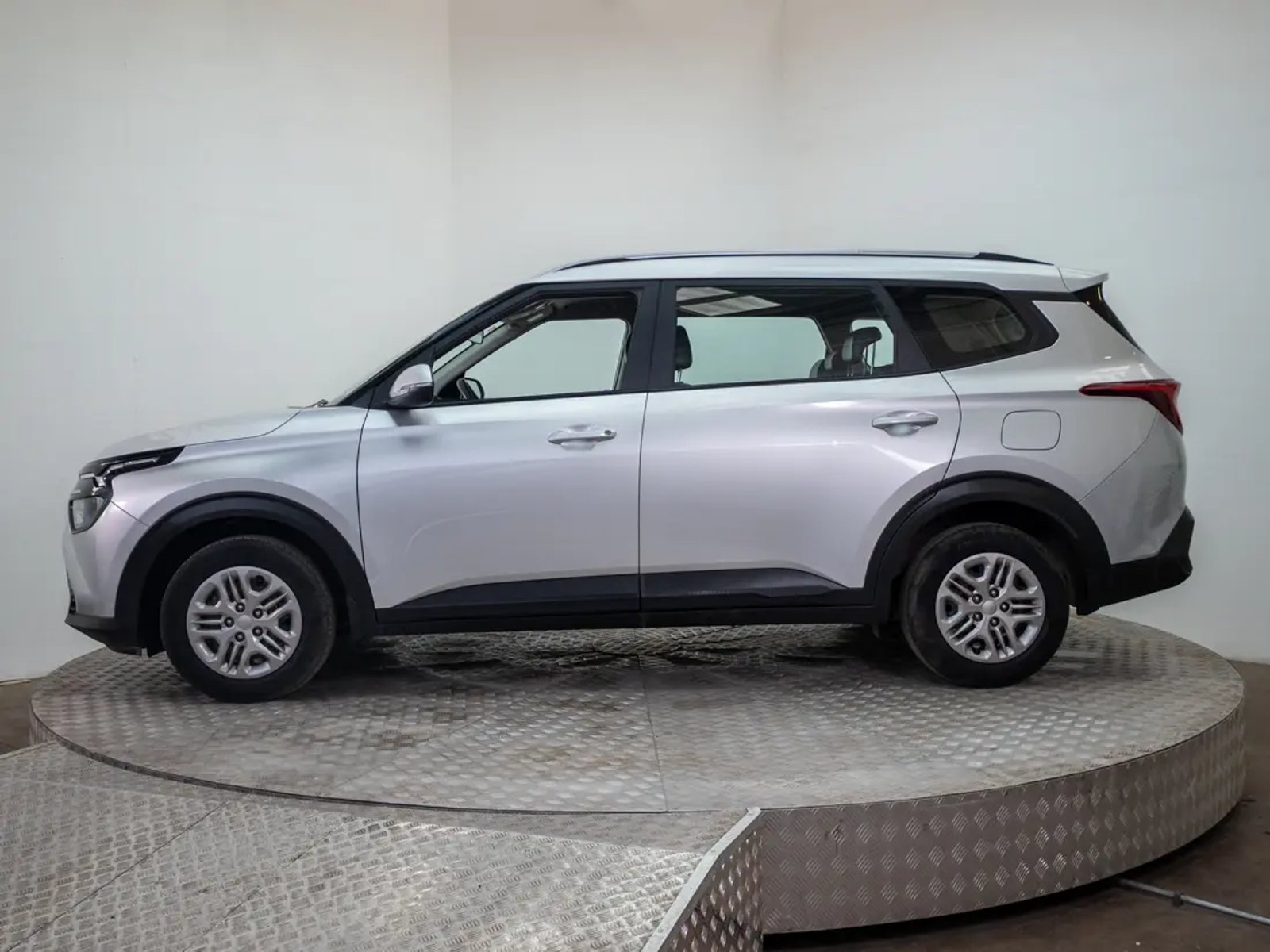 Kia CARENS 2023 - Foto 4 de 19