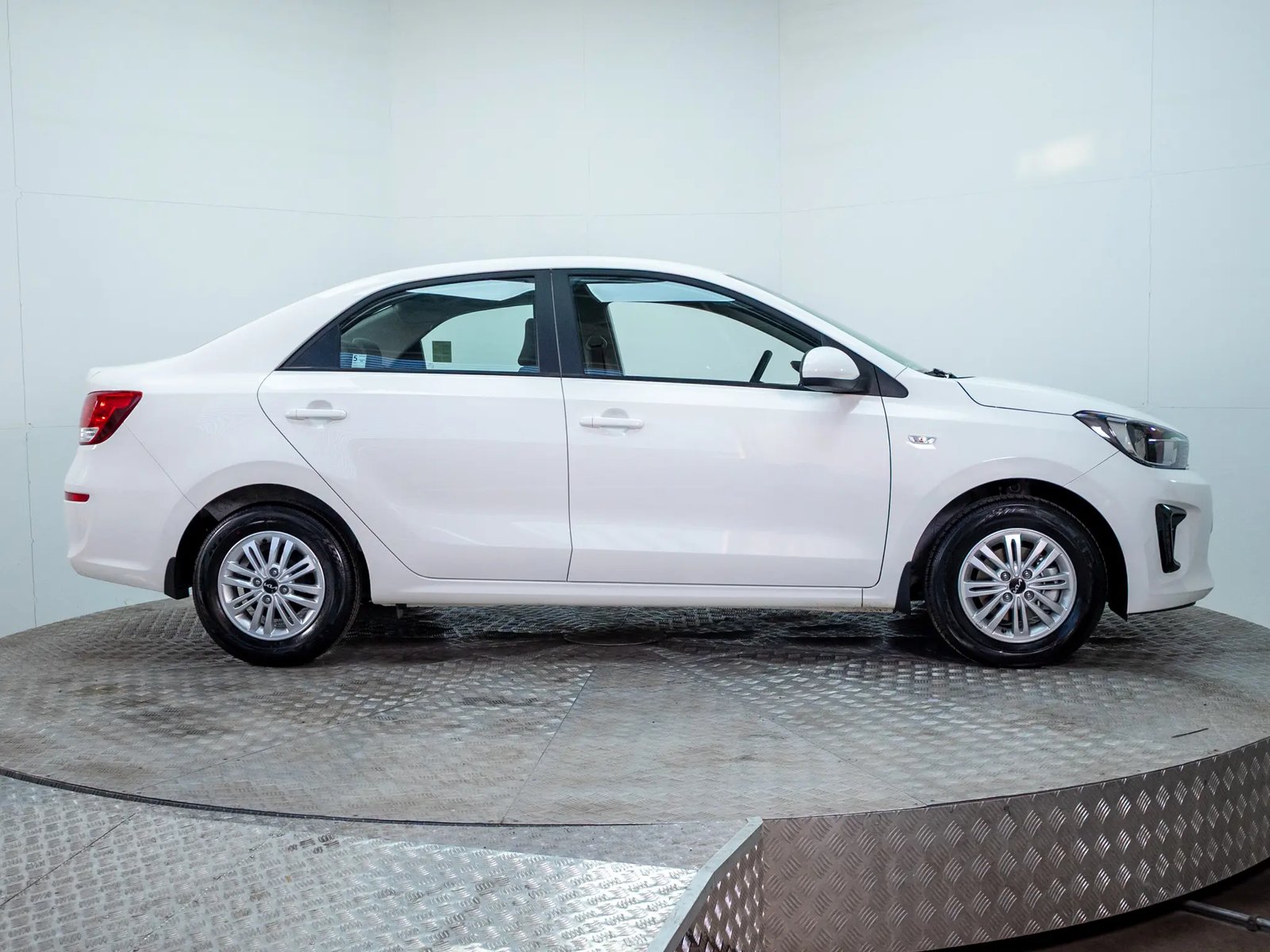 Kia SOLUTO 2026 - Imagen 9 de 19