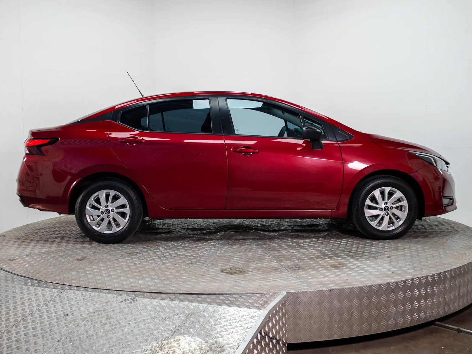 NISSAN VERSA 2025 - Imagen 8 de 19
