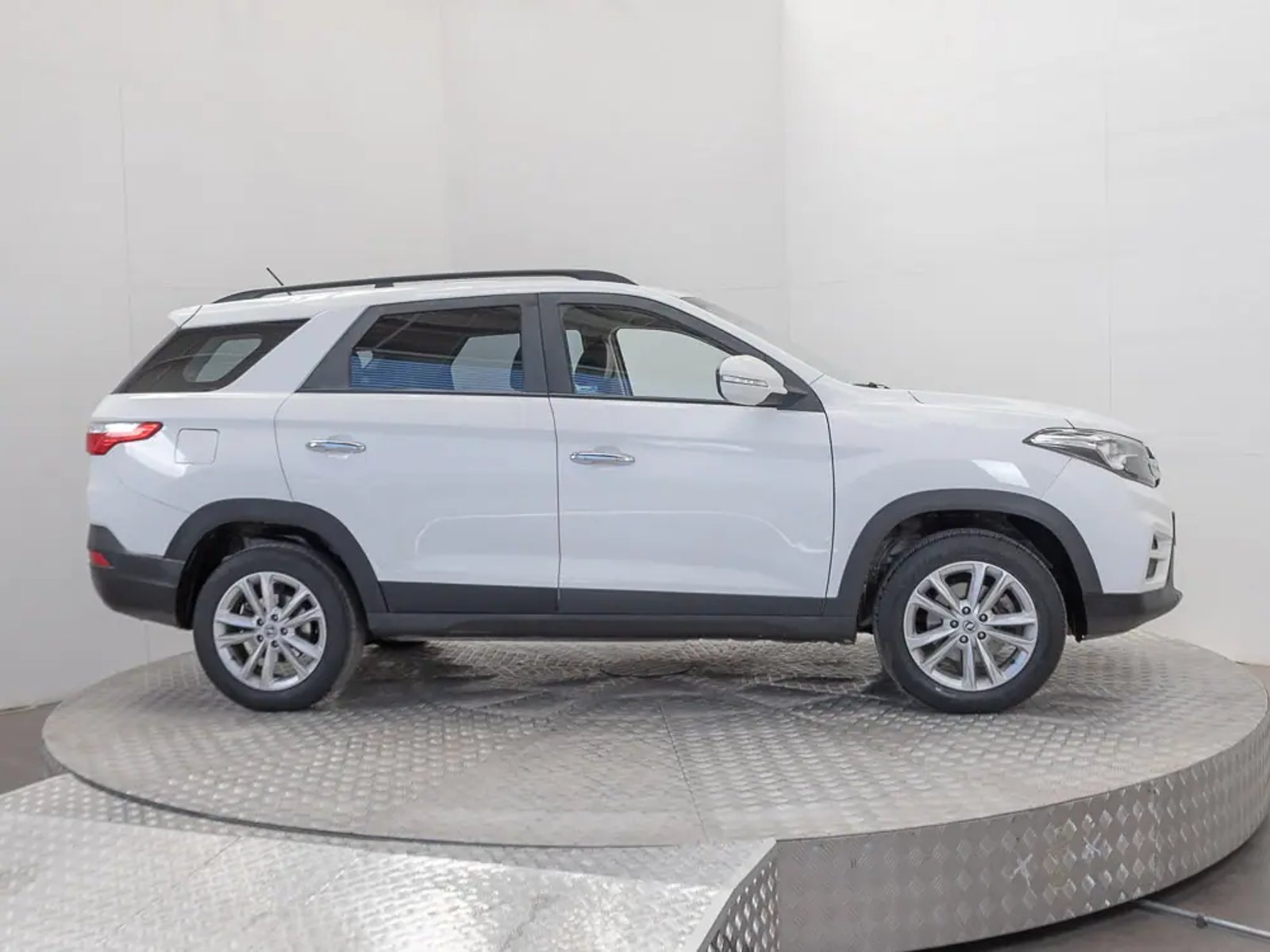 DFSK SUV 560 2023 - Imagen 9 de 16