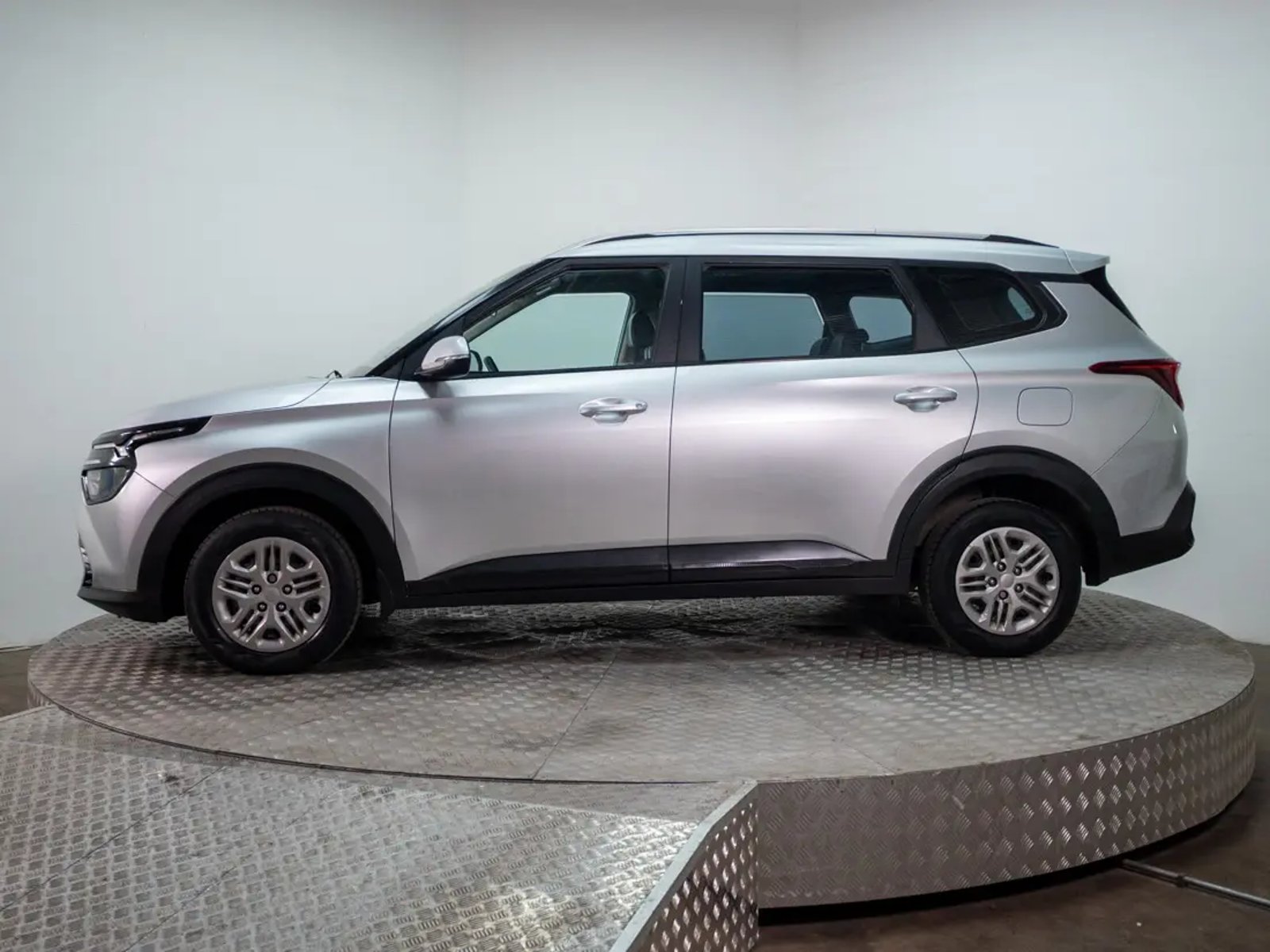 Kia CARENS 2023 - Foto 4 de 20