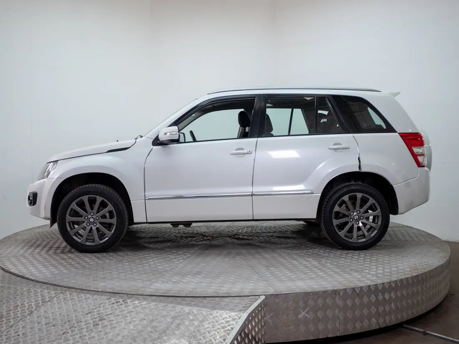 Suzuki GRAND NOMADE 2016 - Foto 4 de 19