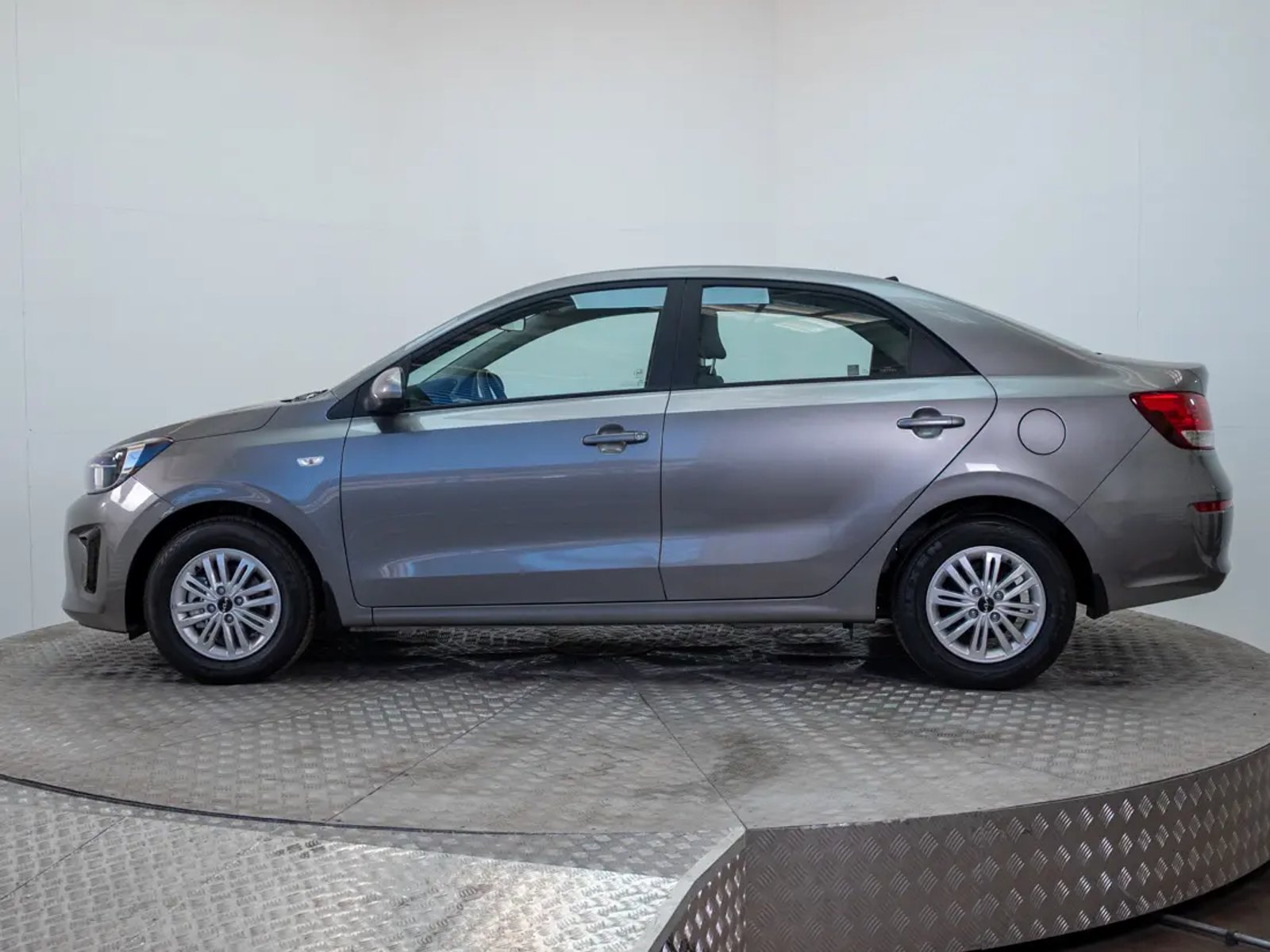 Kia SOLUTO 2026 - Foto 4 de 20