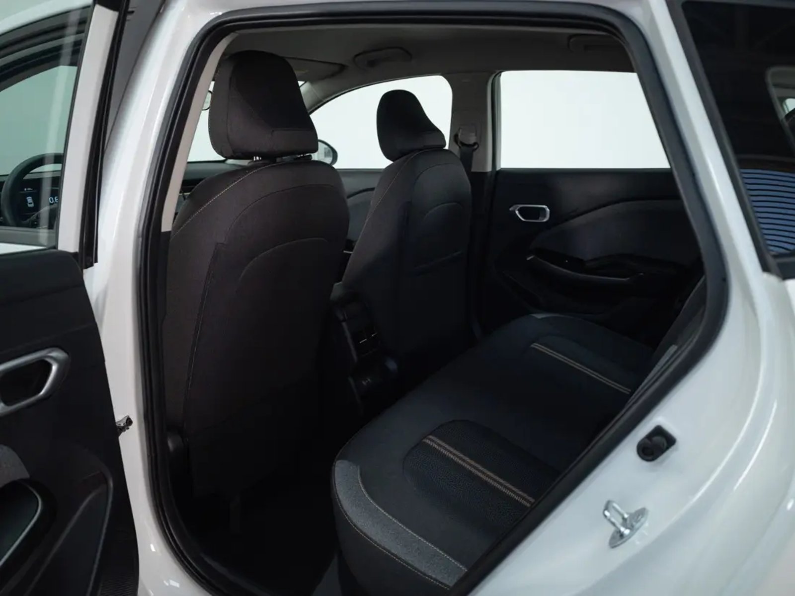 KIA K3 2024 - Imagen 16 de 19