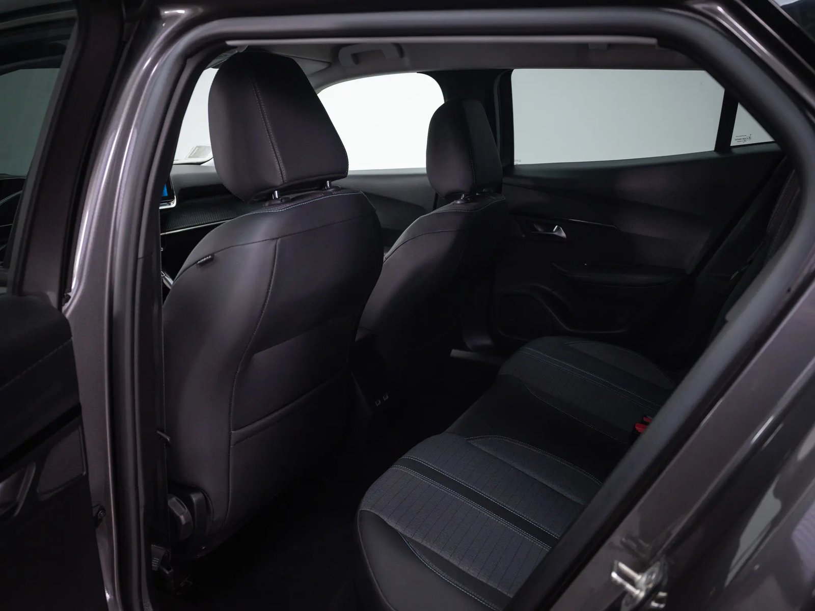 PEUGEOT 2008 2022 - Imagen 15 de 17