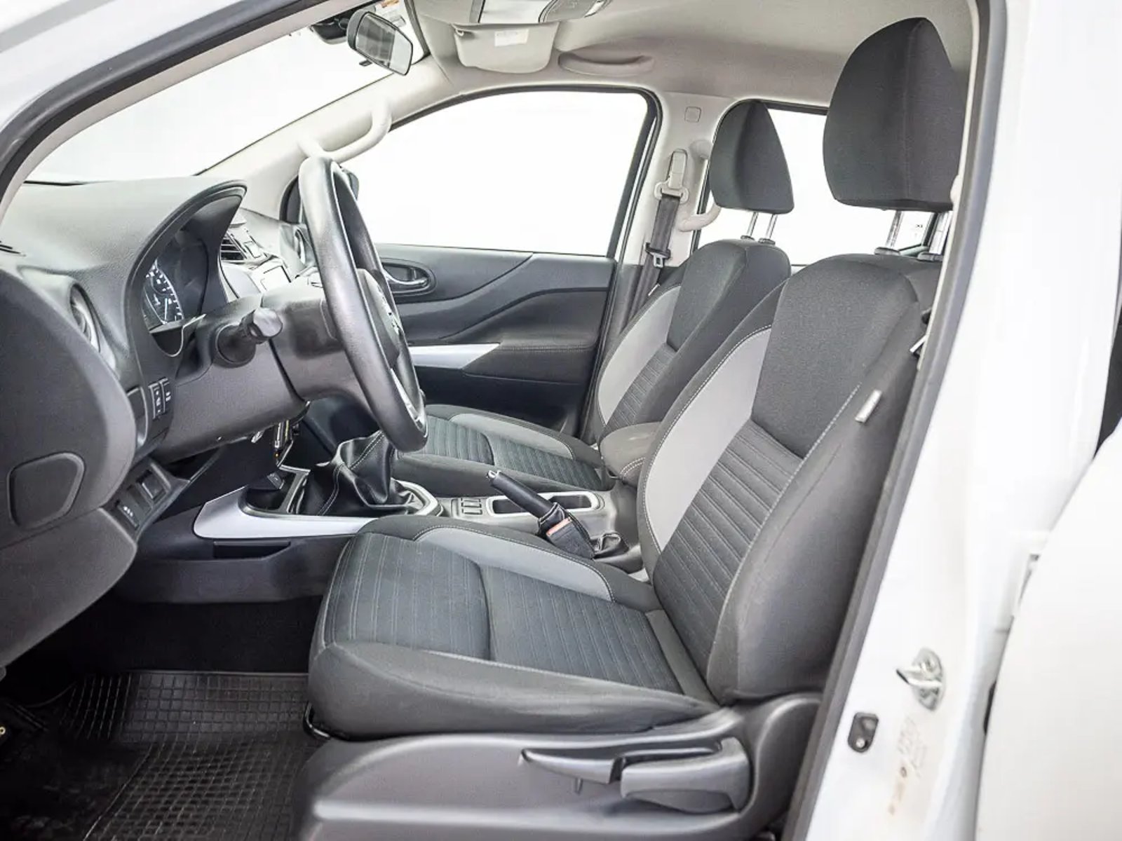 NISSAN NAVARA 2024 - Imagen 15 de 17