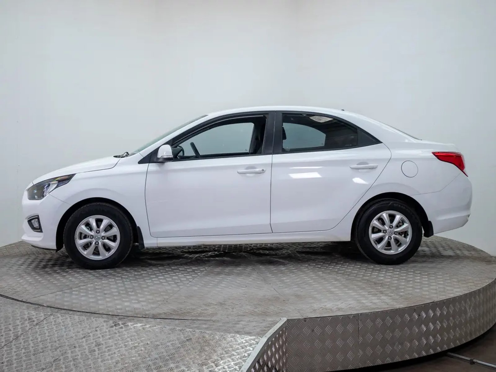 Hyundai VERNA 2021 - Foto 4 de 20