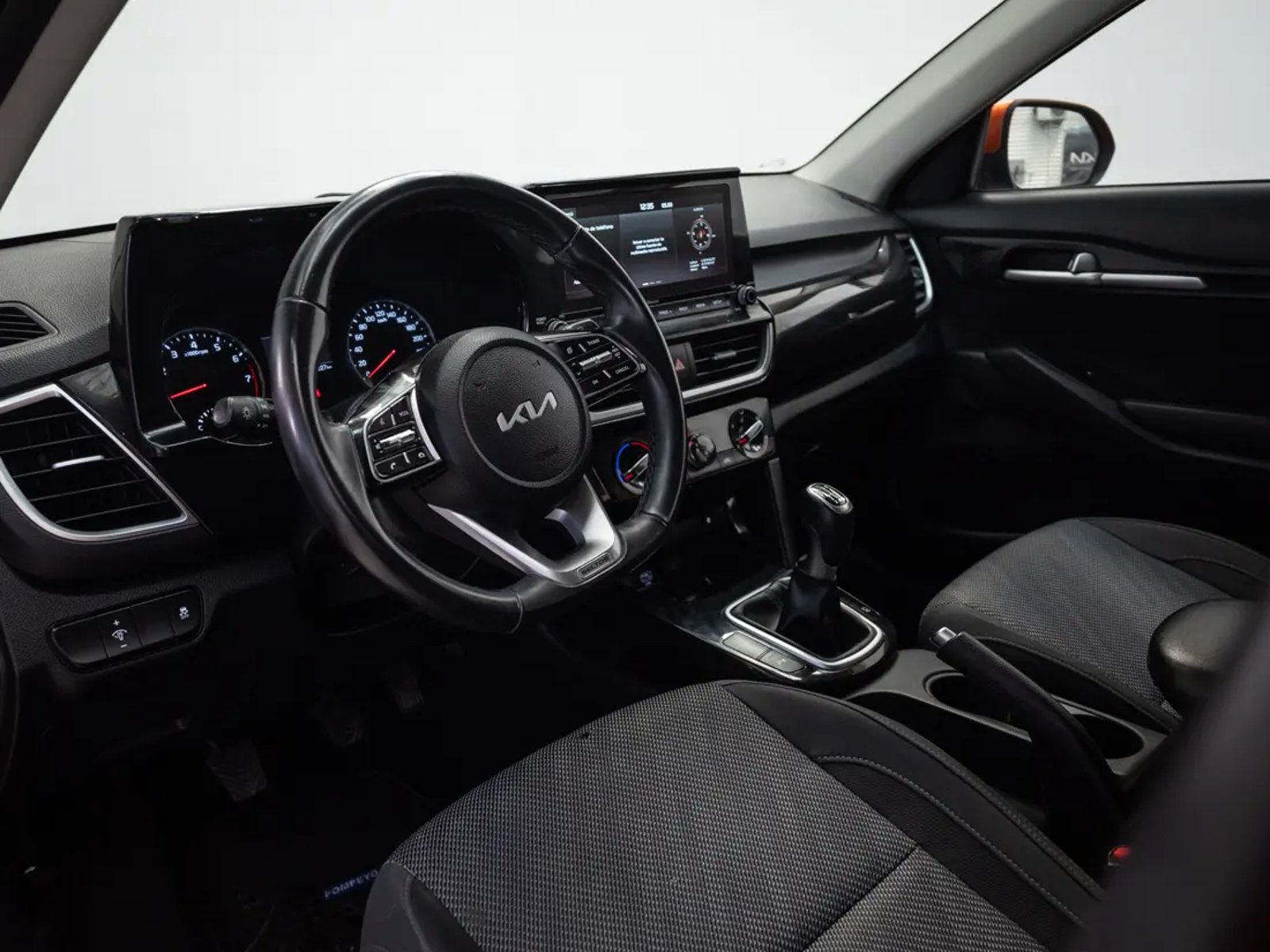 Kia SELTOS 2023 - Imagen 11 de 19