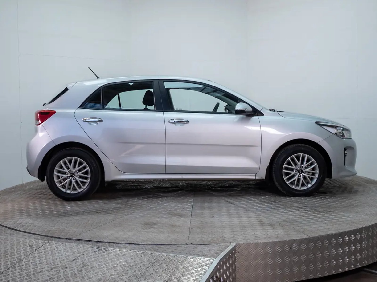 Kia RIO 5 2020 - Imagen 8 de 20
