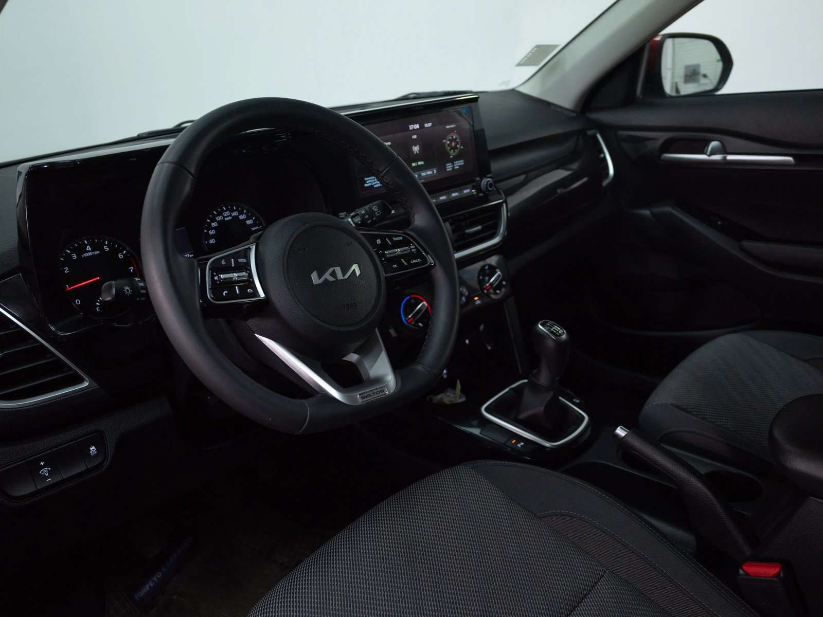Kia SELTOS 2024 - Imagen 13 de 18