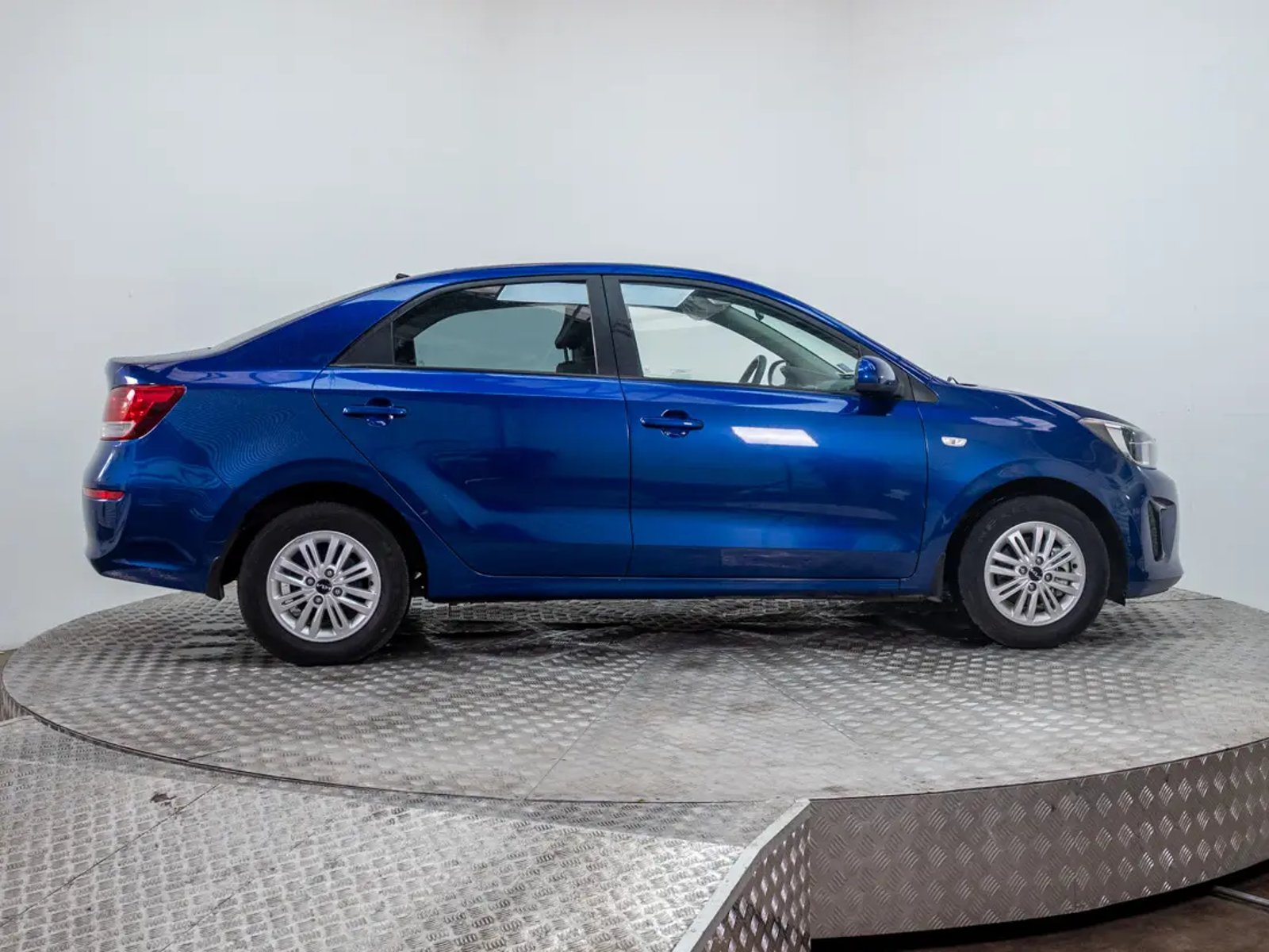 Kia SOLUTO 2025 - Imagen 8 de 20