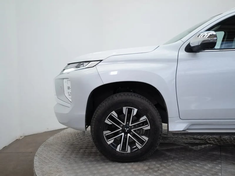 Mitsubishi MONTERO SPORT 2024 - Imagen 17 de 19