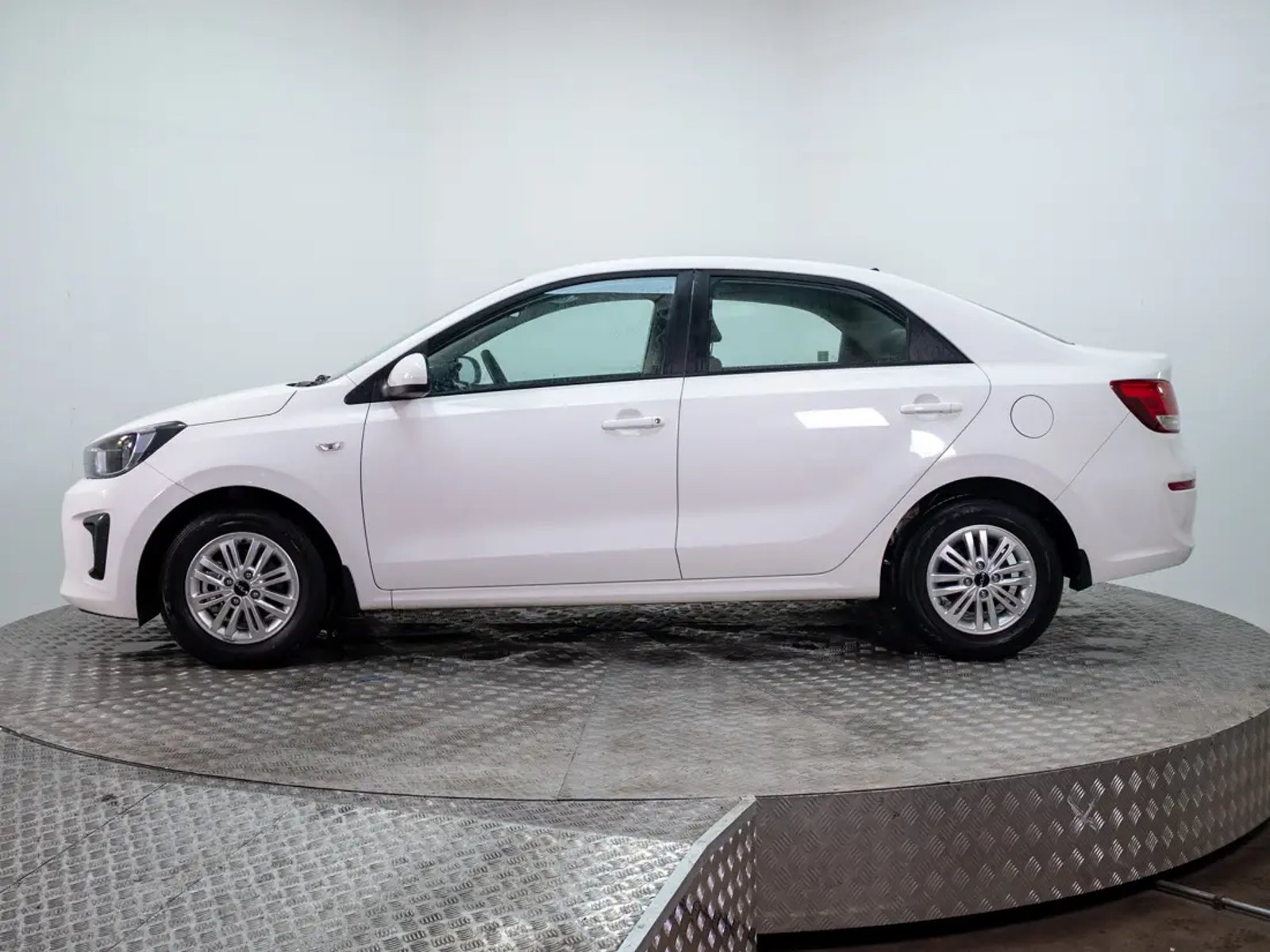 Kia SOLUTO 2026 - Imagen 4 de 20