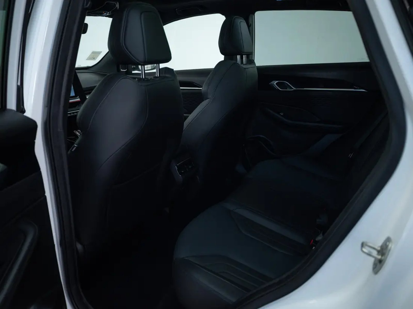 GEELY COOLRAY 2025 - Imagen 16 de 18