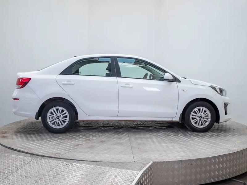 Kia SOLUTO 2024 - Imagen 8 de 20