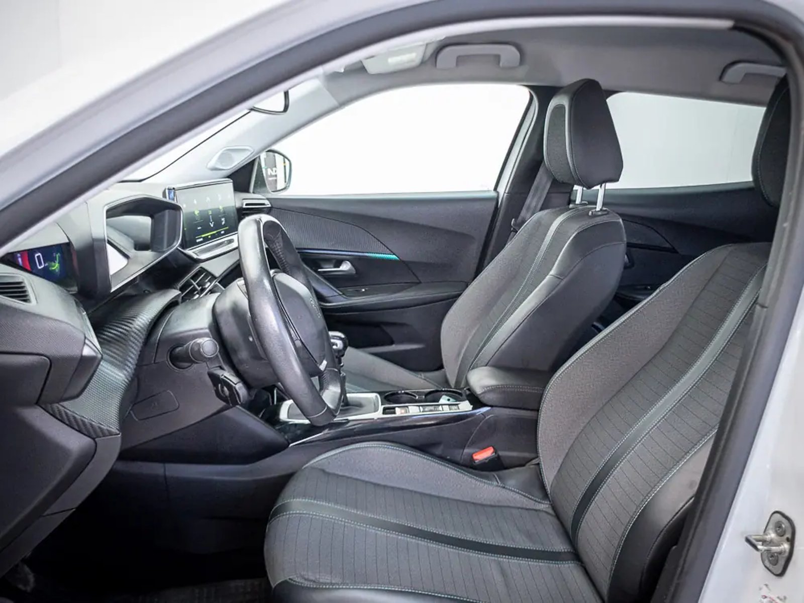 PEUGEOT 2008 2022 - Imagen 15 de 16